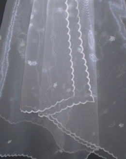  100657 White Wedding couple's veil 